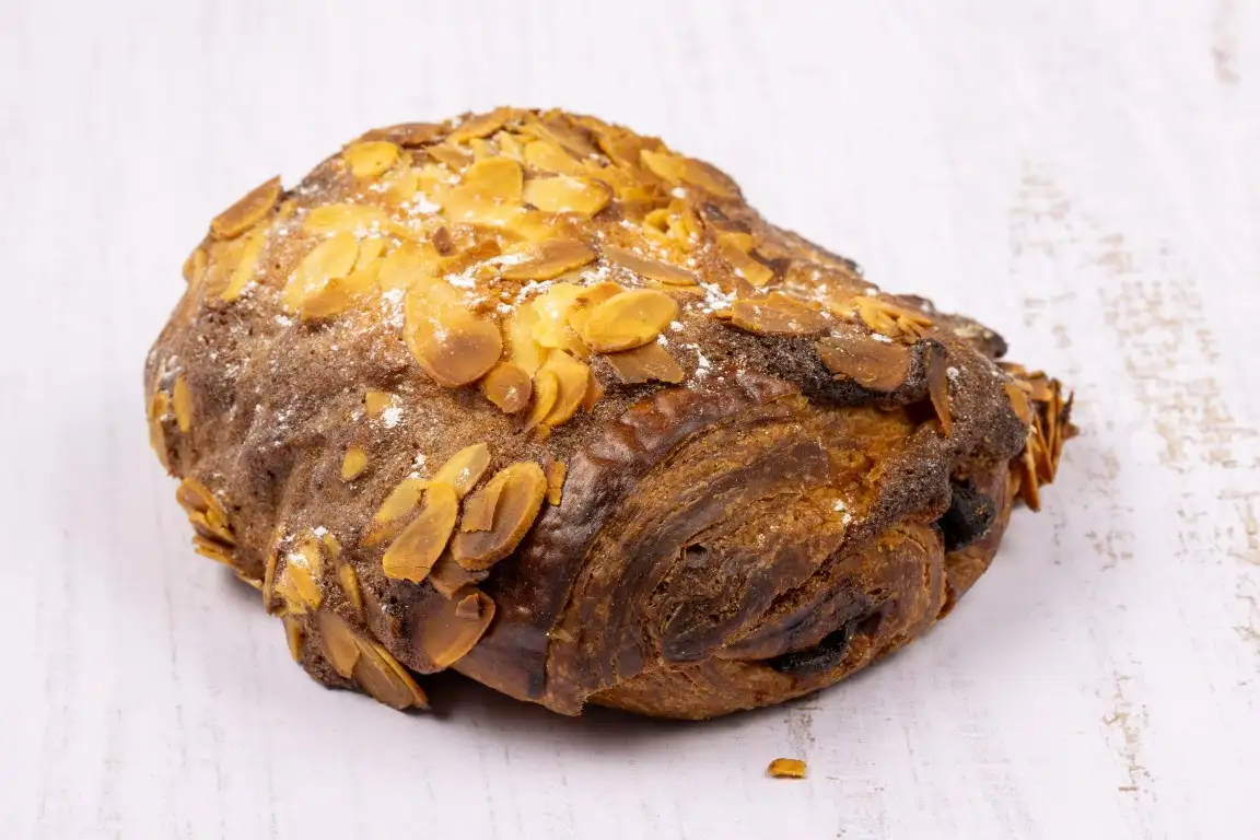 Pain au chocolat aux amandes